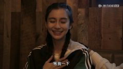 Angelababy回忆已去世的外婆 一度哽咽并掩面落泪