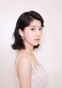 李凯馨惊艳亮相《篮板青春》成人礼  吊带小礼服看呆篮球美少年