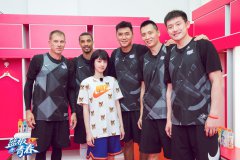 NBA球星闪现《篮板青春》  维他命女孩李凯馨升级智能翻译官