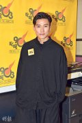 陈山聪现身被追问何超云恋情 淡定回应：我没留意