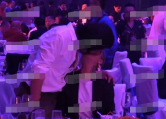 孙兴与短发美女当众亲吻 恋情甜蜜十分痴缠