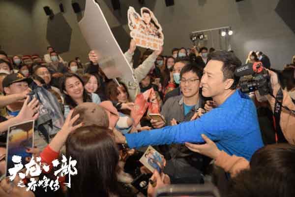 5、深圳见面会甄子丹与影迷亲切互动.jpg
