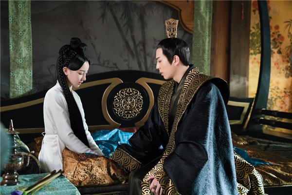 陈小纭《斛珠夫人》持续热播 “帝妃CP”合体直播在线“发糖”(图3) 陈小纭《斛珠夫人》持续热播 “帝妃CP”合体直播在线“发糖”(图3)
