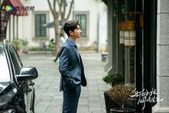骏声新剧《乌鸦小姐与蜥蜴先生》开播 长腿护妹